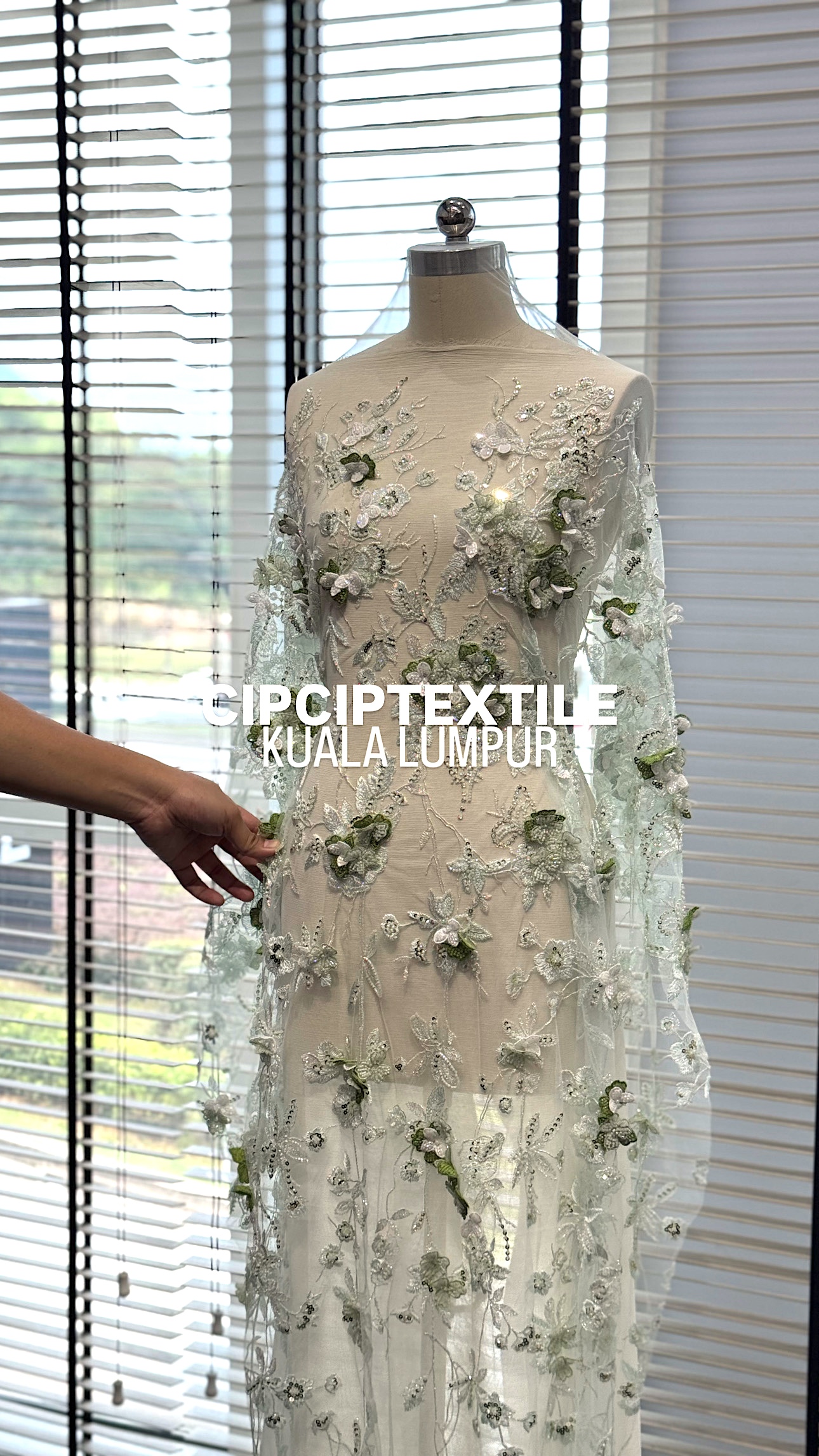 1F492717-4537-42C1-93ED-ADFCD0CA8345